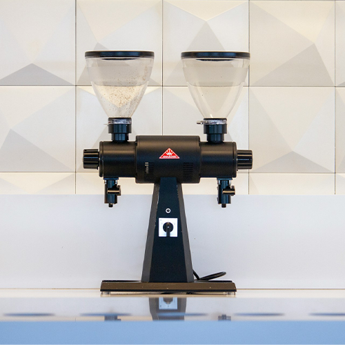 Kahve Öğütme Rehberi: Doğru Kahve Değirmeni Seçimi ve Öğütme Boyutları